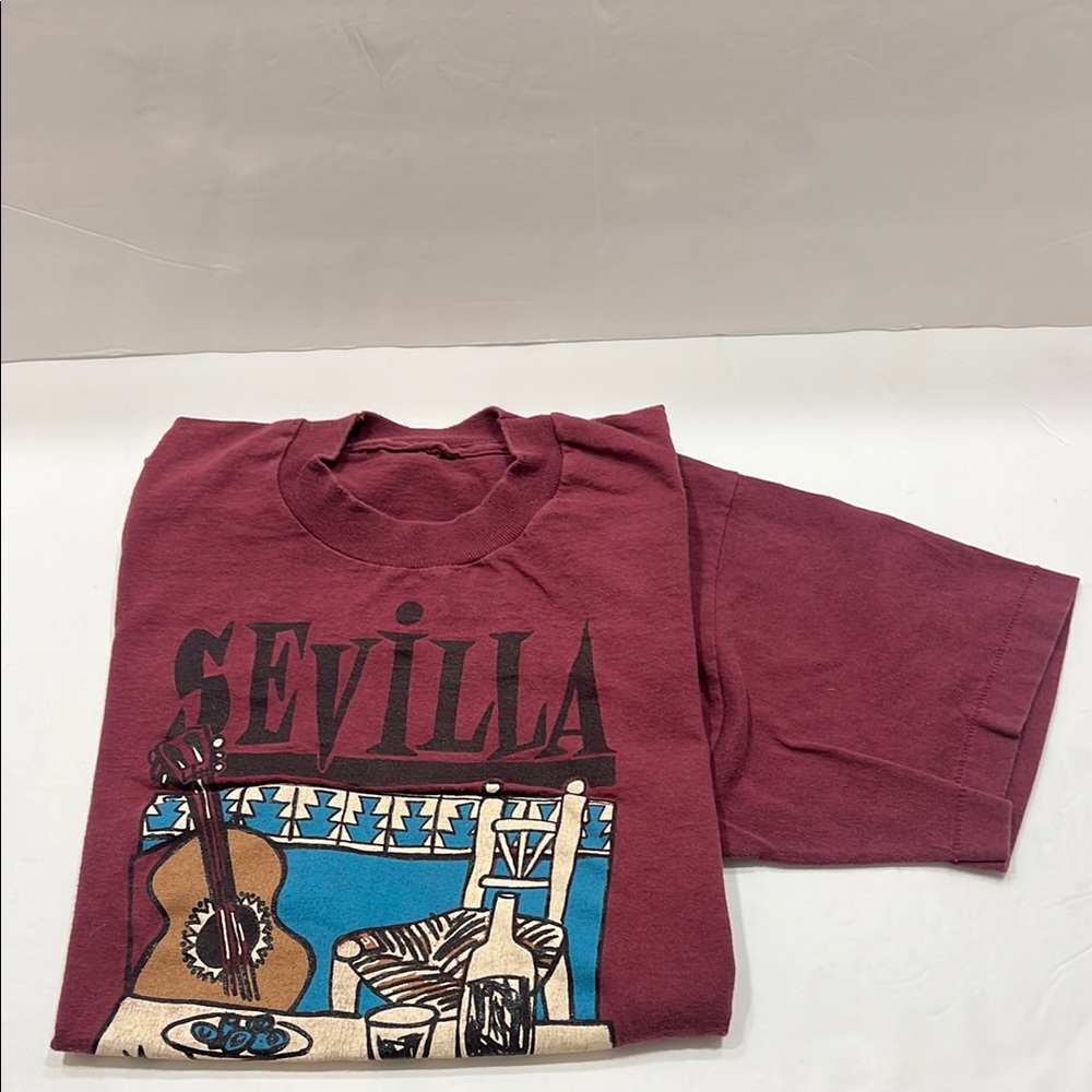 Sevilla Graphic Tee - Burgundy
